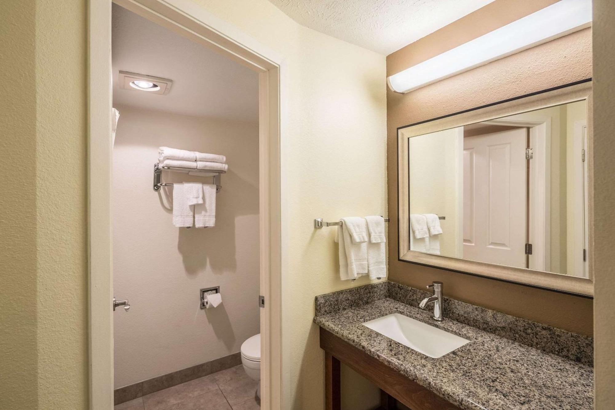 Quality Inn & Suites コー・ダリーン エクステリア 写真