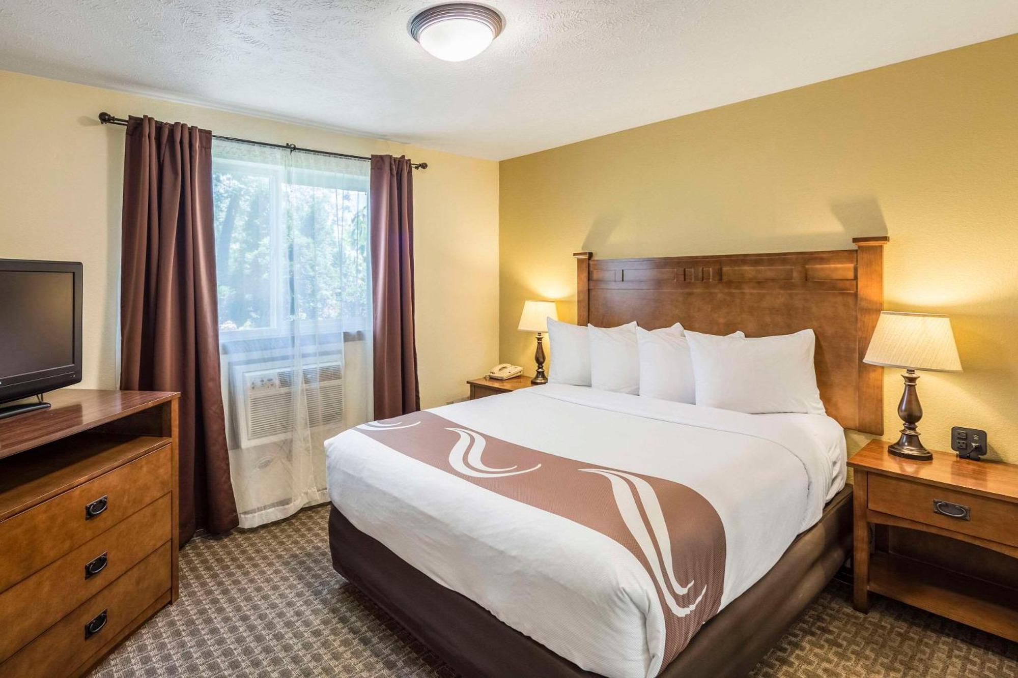 Quality Inn & Suites コー・ダリーン エクステリア 写真