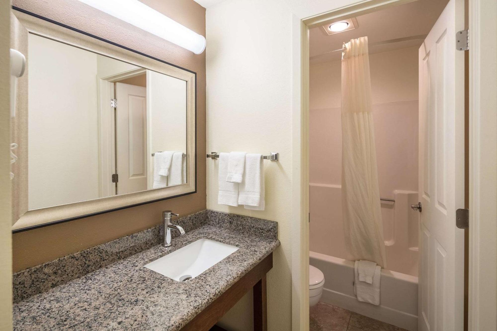 Quality Inn & Suites コー・ダリーン エクステリア 写真