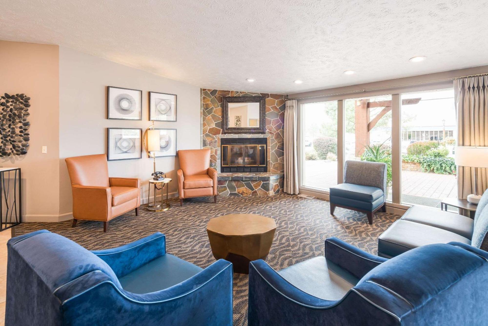 Quality Inn & Suites コー・ダリーン エクステリア 写真